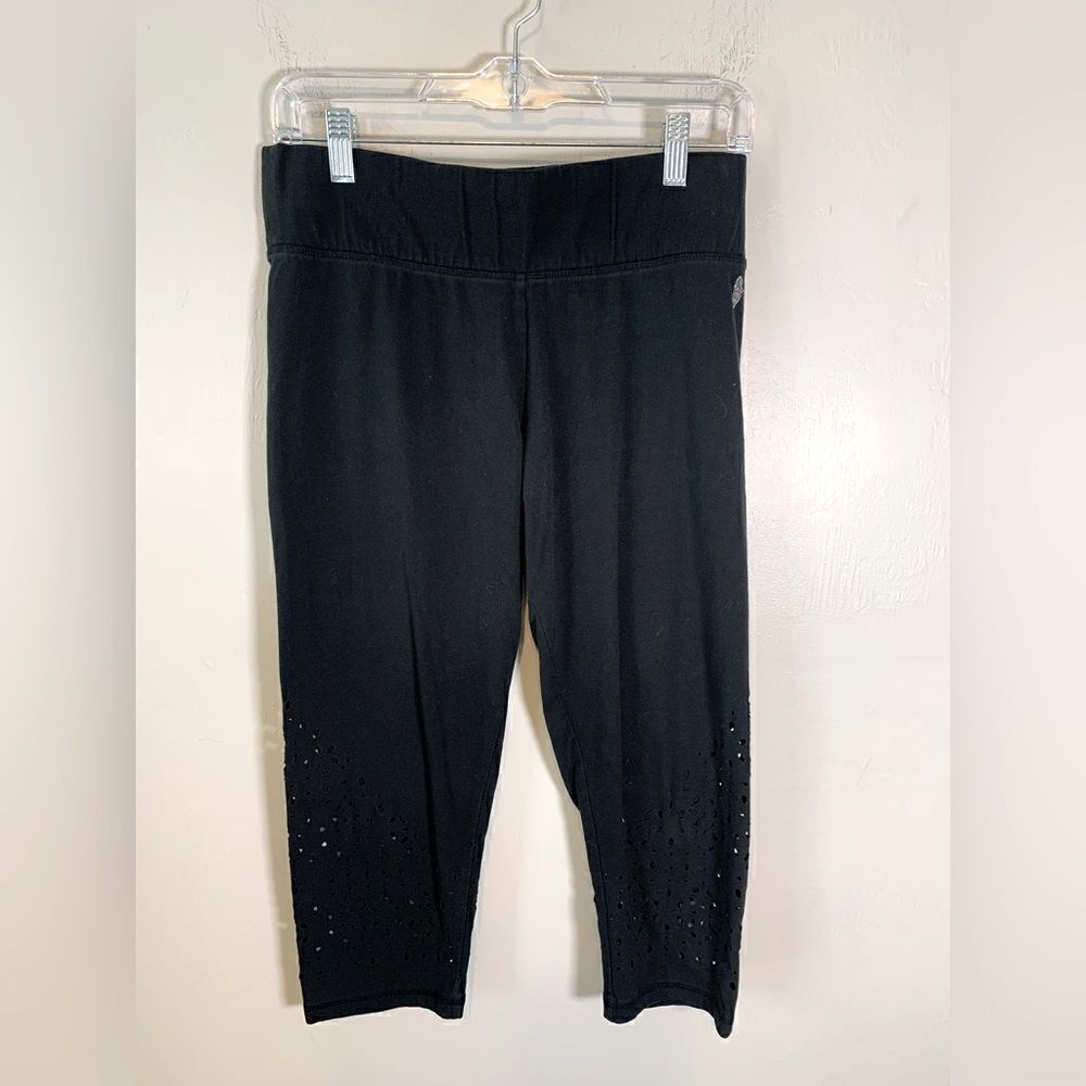 Victoria’s Secret black cut out Capri yoga pants size L
